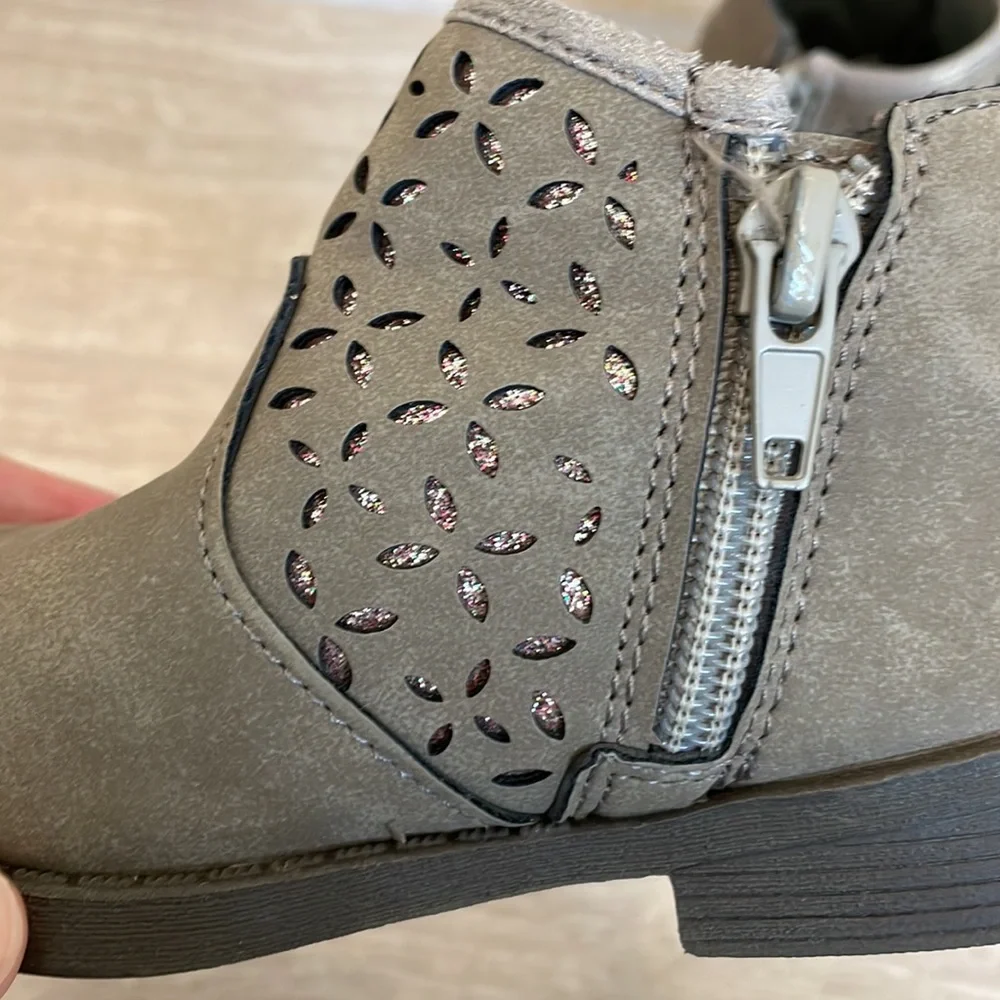 OSHKOSH B’GOSH Toddler Size 7 UEC Gray booties zip up boots ankle used